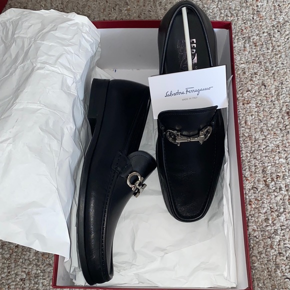 Black Salvatore Ferragamo “Chris” Style Loafers. Size 8.5 - Picture 1 of 2